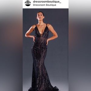 Special occasion dress. Colour black, size 10-12 US